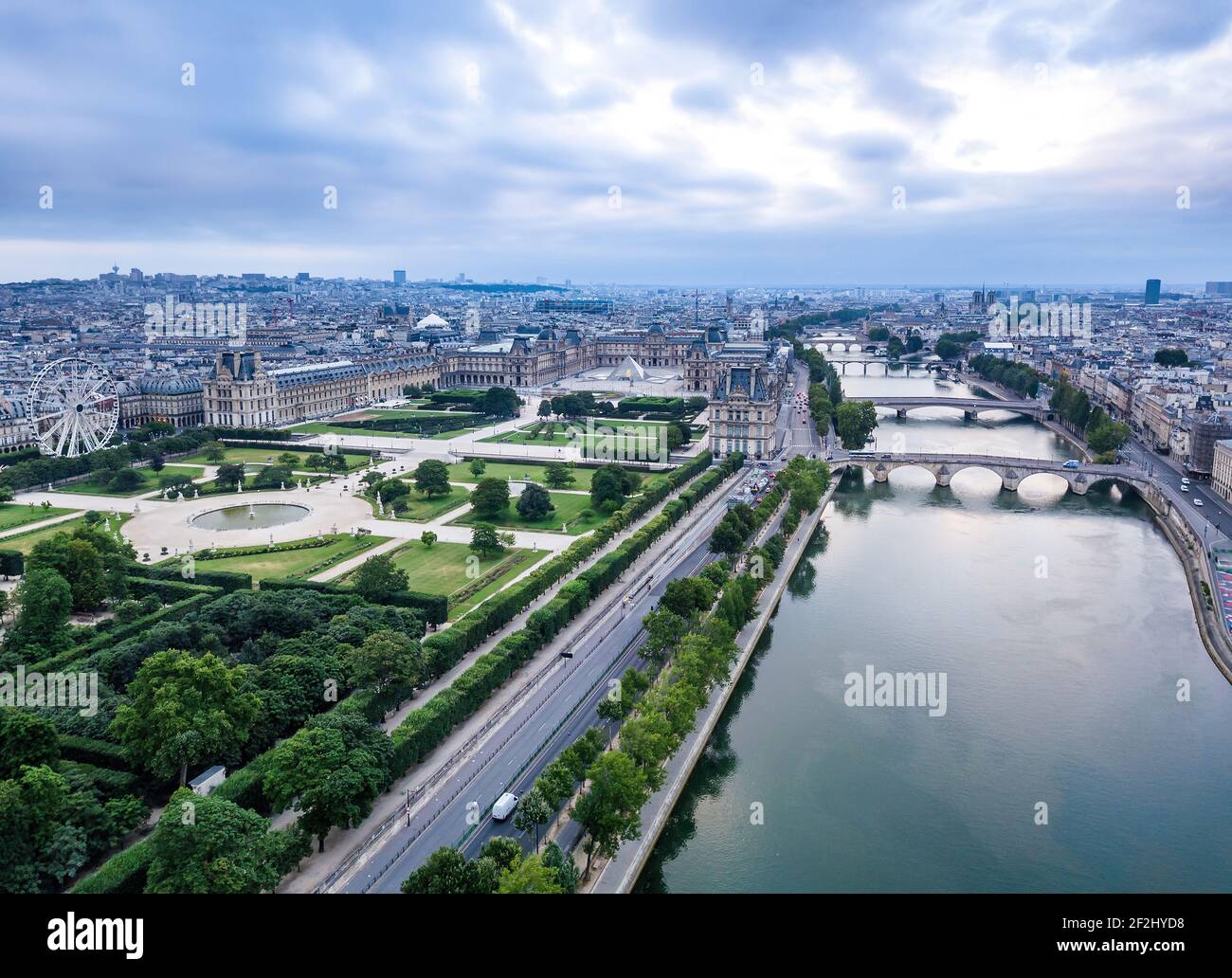 Giardino delle tuileries aeree e Palais des Tuileries sulle rive della senna (PATRIMONIO MONDIALE dell'UNESCO), Parigi Foto Stock