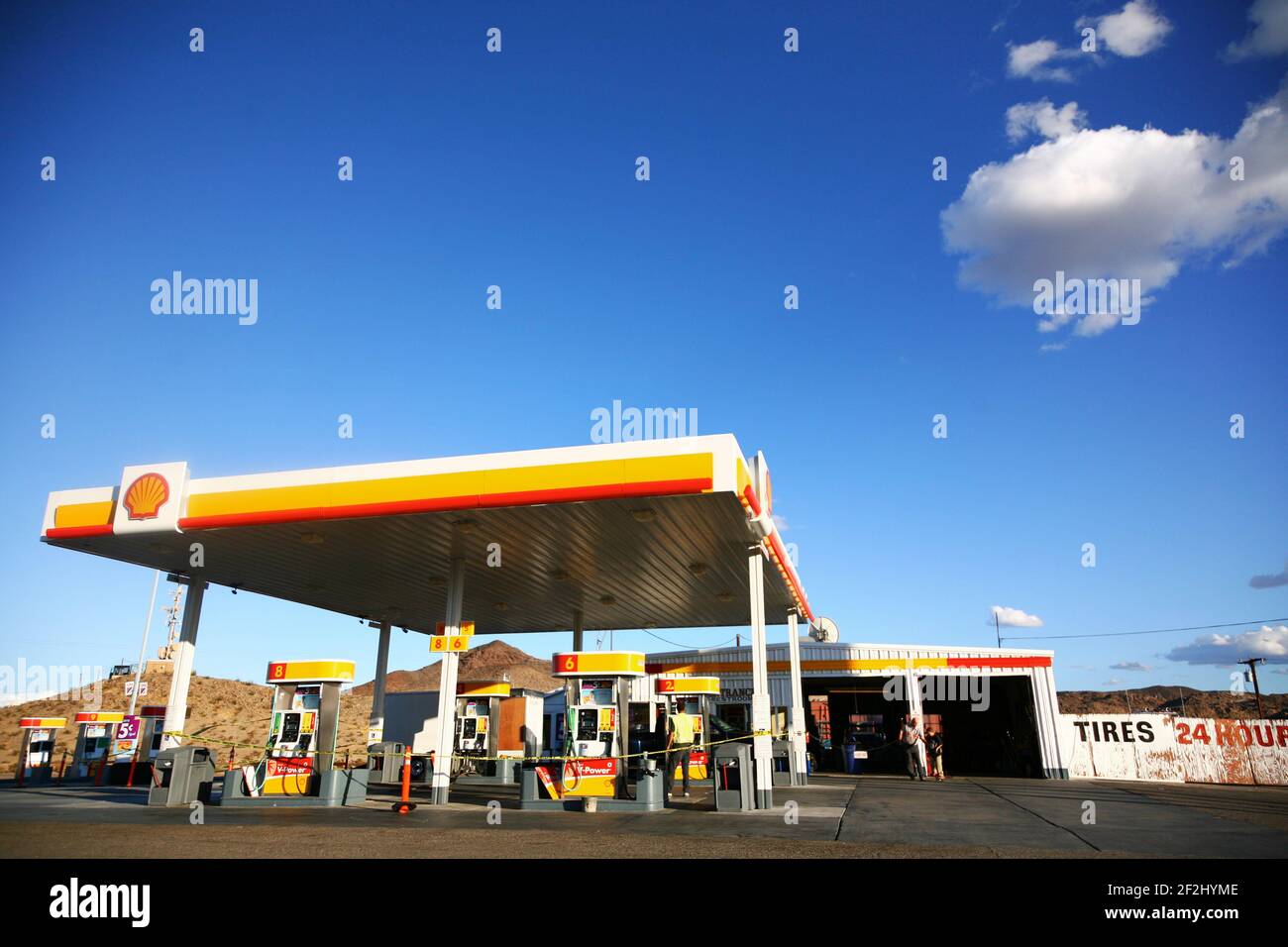 Distributore di benzina Shell nel deserto del Nevada Foto Stock