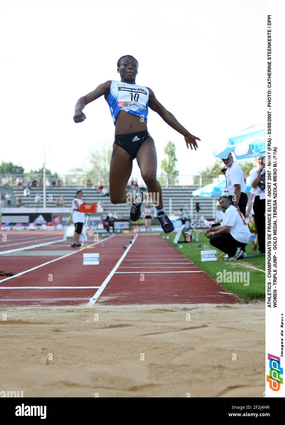 ATLETICA - CHAMPIONNATS DE FRANCE ELITE -NIORT 2007 - NIORT (FRA) - 03/08/2007 - PHOTO: CATHERINE STEENKESTE / DPPI DONNE - TRIPLICE SALTO - MEDAGLIA D'ORO TERESA NZOLA MESO BA (FRA) Foto Stock