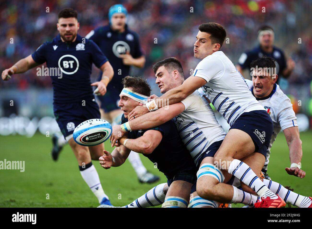 Jamie Ritchie di Scozia (L) vies per la palla con Giosue' Zilocchi (C) e Tommaso Allan (R) d'Italia durante la Guinness Six Nations 2020, partita di rugby tra Italia e Scozia il 22 febbraio 2020 allo Stadio Olimpico di Roma, Italia - Foto Federico Proietti / DPPI Foto Stock