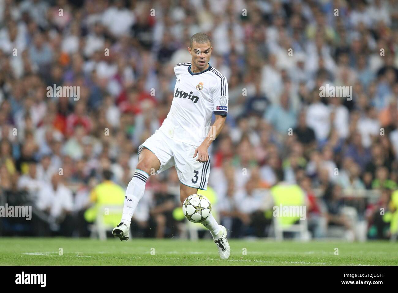 CALCIO - UEFA CHAMPIONS LEAGUE 2012/2013 - TAPPA DI GRUPPO - GRUPPO D - REAL MADRID CONTRO MANCHESTER CITY - 18/09/2012 - PHOTO MANUEL BLONDAU / AOP PRESS / DPPI - PEPE Foto Stock