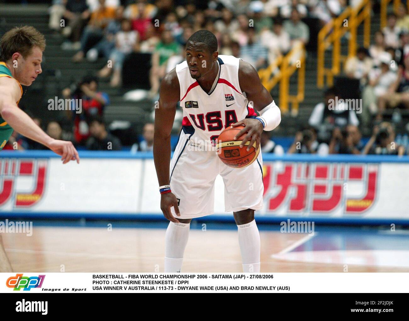 BASKETBALL - FIBA WORLD CHAMPIONSHIP 2006 - SAITAMA (JAP) - 27/08/2006 PHOTO : CATHERINE STEENKESTE / DPPI USA VINCITORE V AUSTRALIA / 113-73 - DWYANE WADE (USA) E BRAD NEWLEY (AUS) Foto Stock