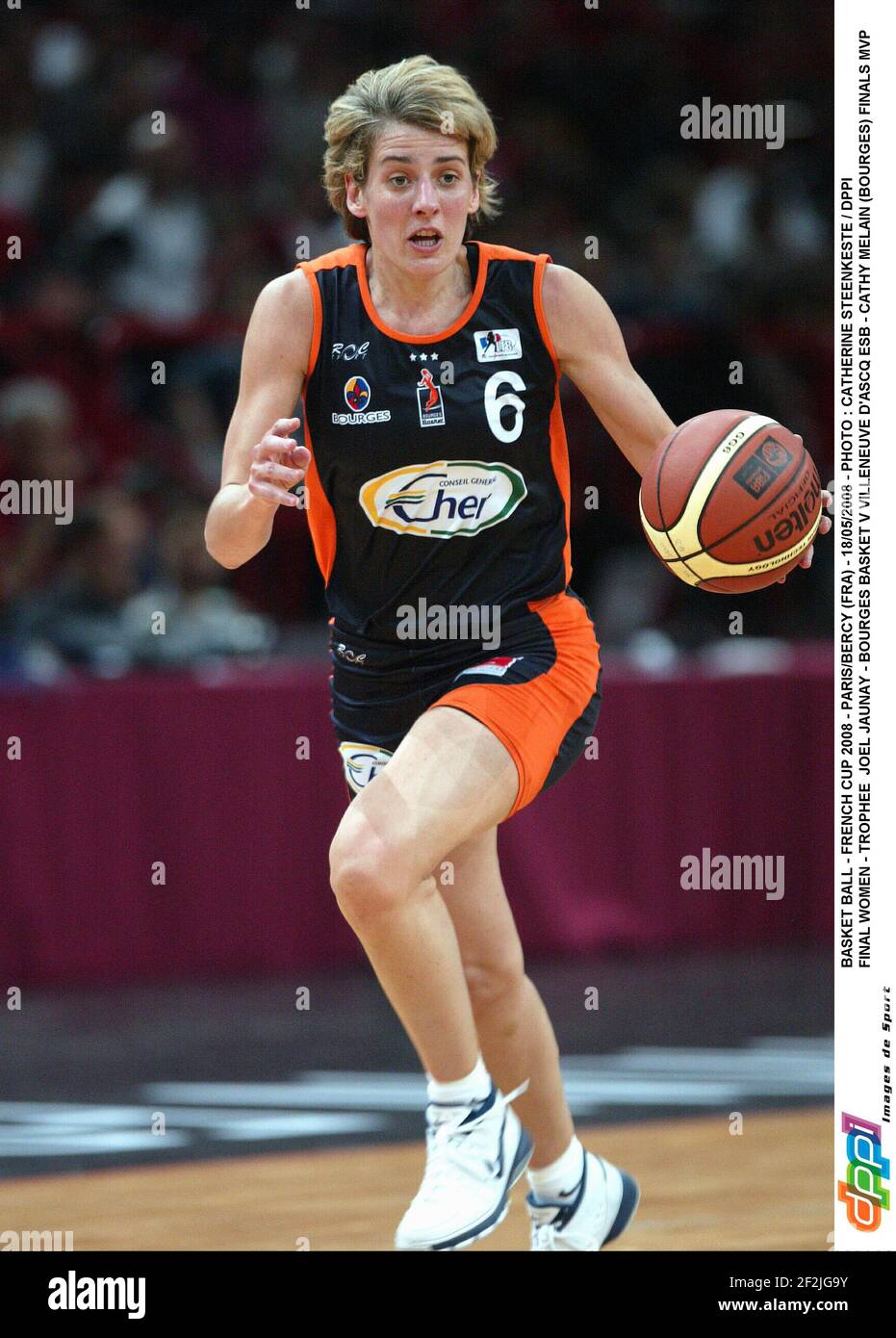 BASKET BALL - COPPA FRANCESE 2008 - PARIS/BERCY (FRA) - 18/05/2008 - PHOTO : CATHERINE STEENKESTE / DPPI FINAL WOMEN - TROPEA JOEL JAUNAY - BOURGES BASKET V VILLENEUVE D'ASCQ ESB - CATHY MELAIN (BOURGES) FINALS MVP Foto Stock