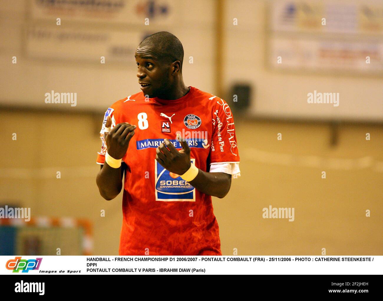 PALLAMANO - CAMPIONATO FRANCESE D1 2006/2007 - PONTAULT COMBAULT (FRA) - 25/11/2006 - FOTO : CATHERINE STEENKESTE / DPPI PONTAULT COMBAULT V PARIGI - IBRAHIM DIAW (PARIGI) Foto Stock