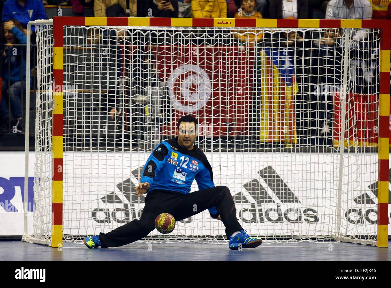 PALLAMANO - 23° CAMPIONATO MONDIALE MASCHILE IHF 2013 - GRUPPO A - TUNISIA V GERMANIA - PALACIO DE DEPORTES / GRANOLLERS (ESP) - 13/01/2013 - FOTO MANUEL BLONDAU / AOP STAMPA / DPPI - PORTIERE MAROUANE MAGAIEZ (TUN) Foto Stock