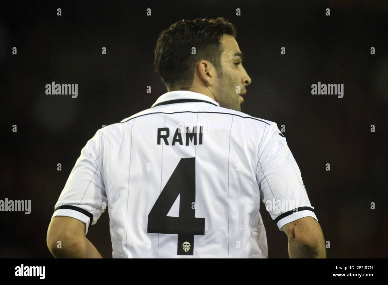 CALCIO - UEFA CHAMPIONS LEAGUE 2012/2013 - 1/8 FINALE - PRIMA TAPPA -  VALENCIA CF V PARIS SAINT GERMAIN - 12/02/2013 - FOTO MANUEL BLONDAU / AOP  PRESS / DPPI - ADIL RAMI Foto stock - Alamy