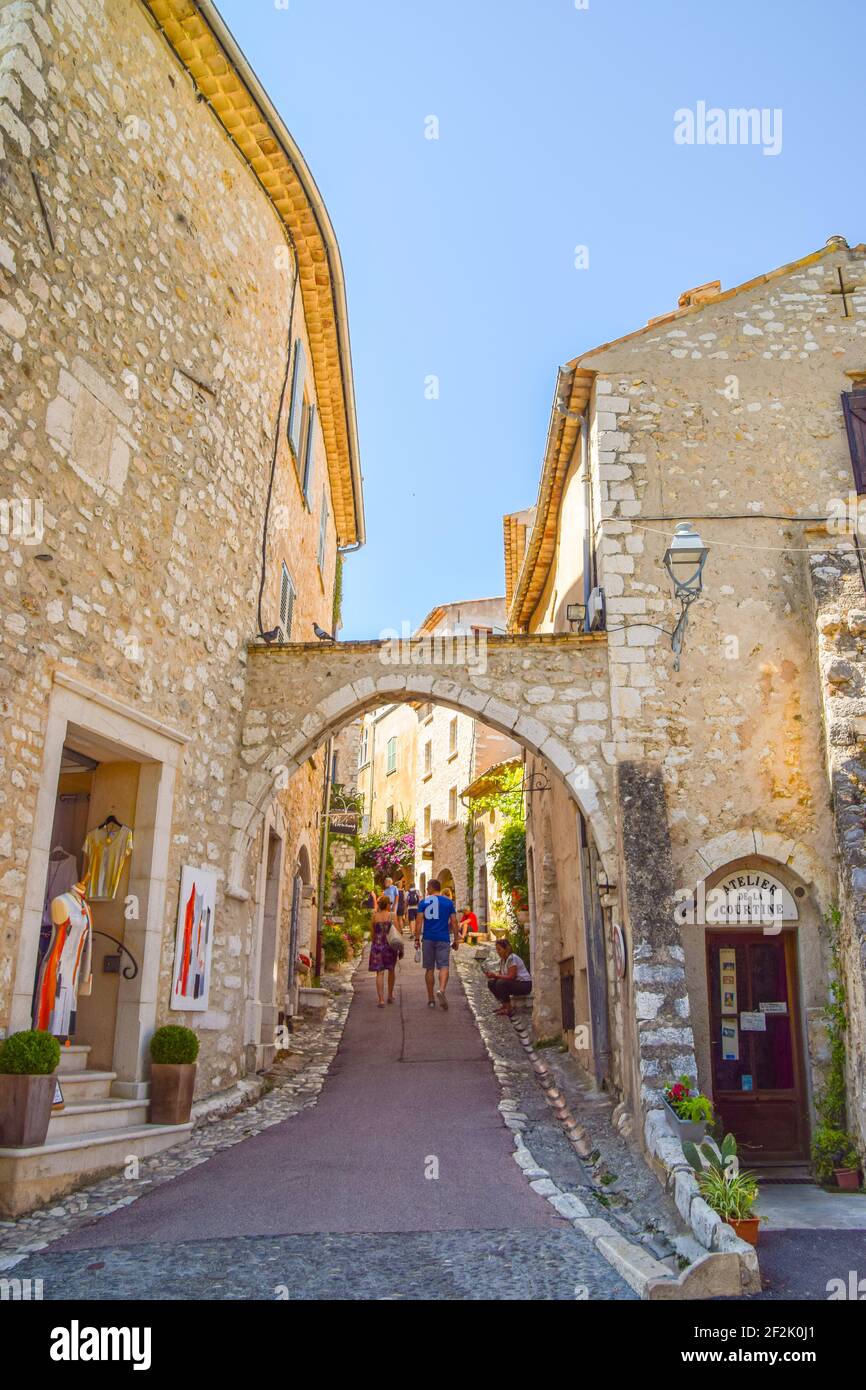 Strade e architettura a Saint Paul de Vence, città medievale nel sud della Francia, 2018. Crediti: Vuk Valcic / Alamy Foto Stock