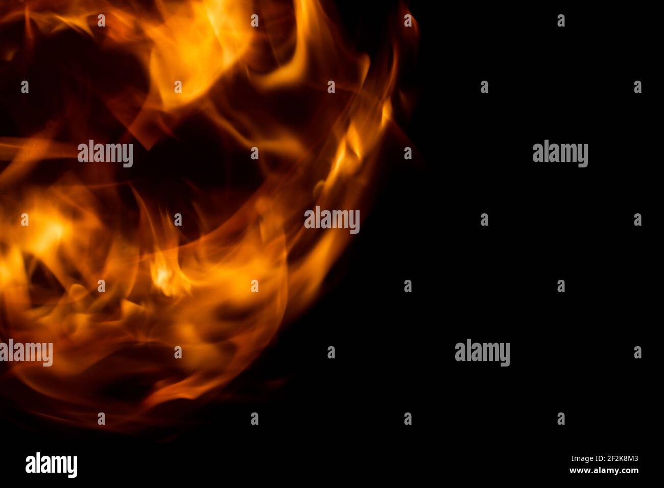 Vista astratta del fuoco e delle fiamme in rotazione Foto Stock