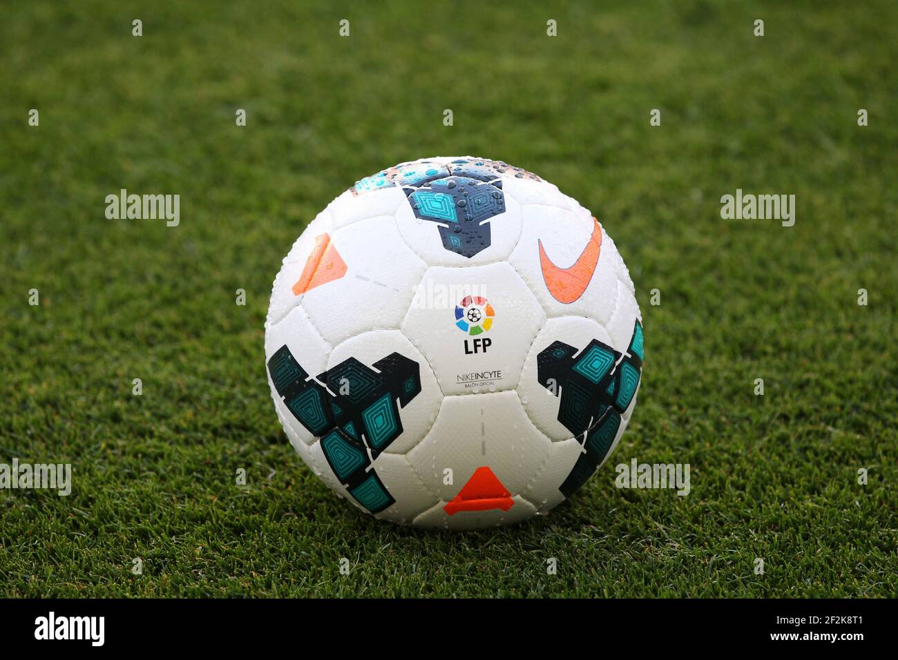 Calcio - campionato spagnolo 2013/2014 - FC Barcelona v Levante UD il 18 agosto 2013 a Barcellona, Spagna - Foto Manuel Blondau / AOP Press / DPPI - palla ufficiale della lega spagnola con il logo della LFP ( liga de Futbol Professional) Foto Stock