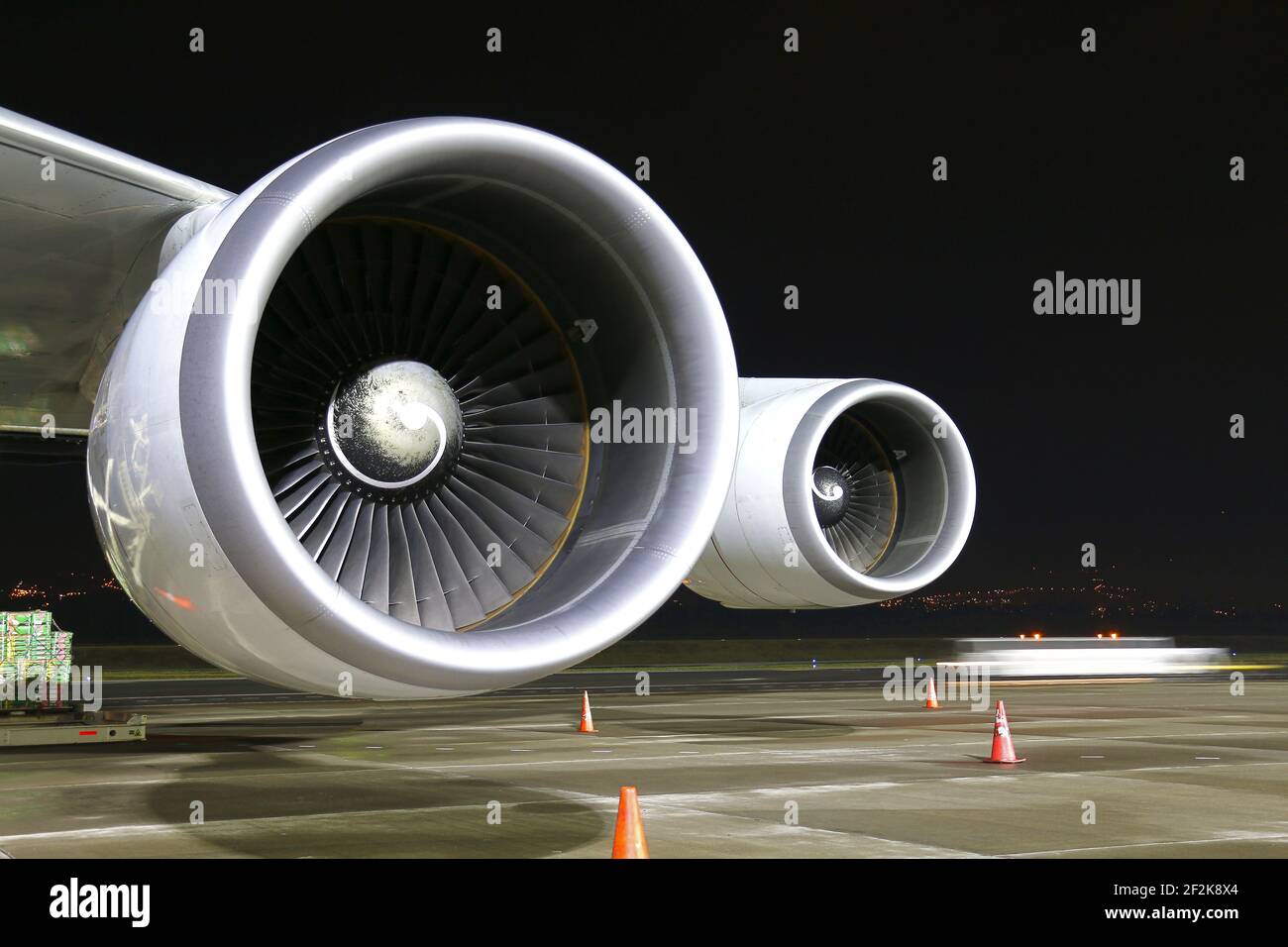 Motori a getto fino vicino di notte Foto Stock Motori a getto fino vicino di notte Foto Stock