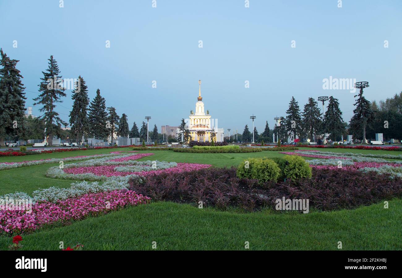 Landmarks nel territorio di VDNKh (All-Russia Exhibition Center, chiamato anche All-Russian Exhibition Centre) è un commercio generale permanente sho Foto Stock