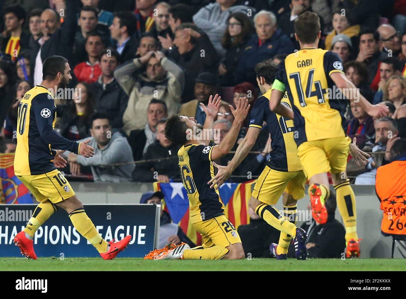 Calcio - UEFA Champions League 2013/2014 - 1/4 finale - 1° tappa - FC Barcelona v Atletico Madrid in Camp Nou Stadium di Barcellona il 1° aprile 2014 a Barcellona , Spagna - Foto Manuel Blondau / AOP PRESS / DPPI - Diego Ribas dell'Atletico de Madrid festeggia dopo aver segnato il suo gol di apertura del fianco Foto Stock
