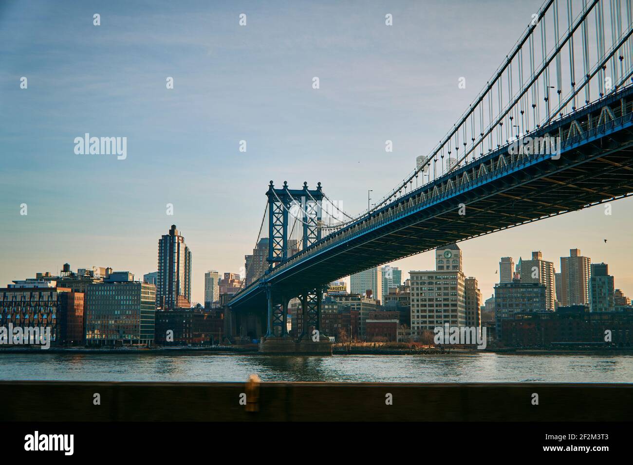 Manhattan Bridge e East River a New York City, Manhattan East River Long Island, USA, Stati Uniti d'America, Foto Stock