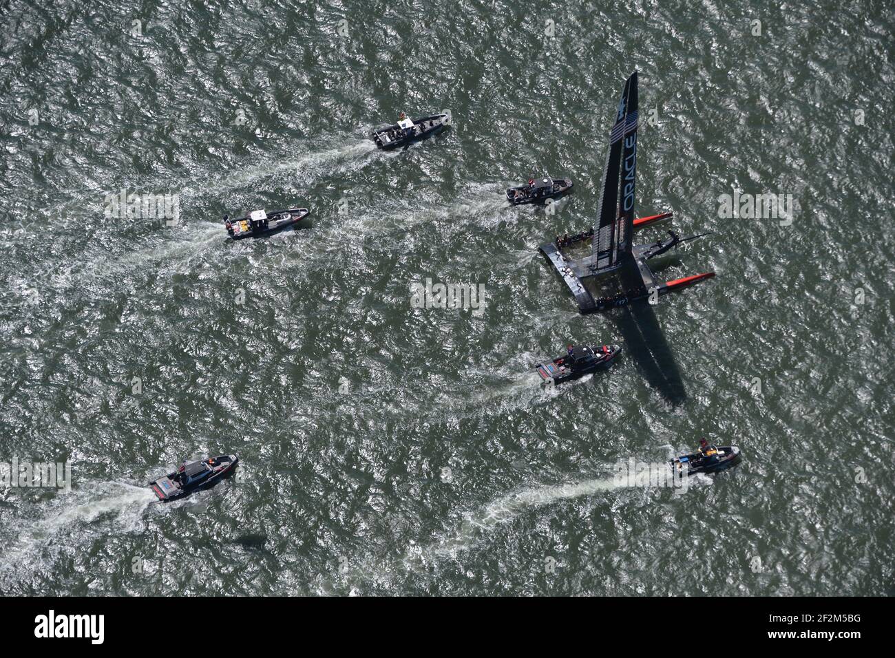 Defender Oracle Team USA e Challenger Emirates Team Nuova Zelanda durante il giorno 1 della Coppa America tenutasi a San Francisco (Stati Uniti occidentali), 7 settembre 2013 - Foto : Christophe Favreau / DPPI - Foto Stock