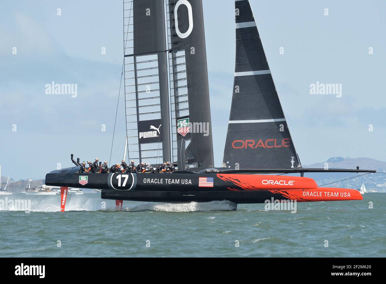 Defender Oracle Team USA in azione durante il giorno tre (giorno 3) della America's Cup che si allena da San Francisco (Stati Uniti occidentali), 10 settembre 2013 - Foto : Christophe Favreau / DPPI - ETNZ ha vinto la quinta gara e Oracle ha utilizzato il suo scherzatore per rimandare la sesta gara Foto Stock