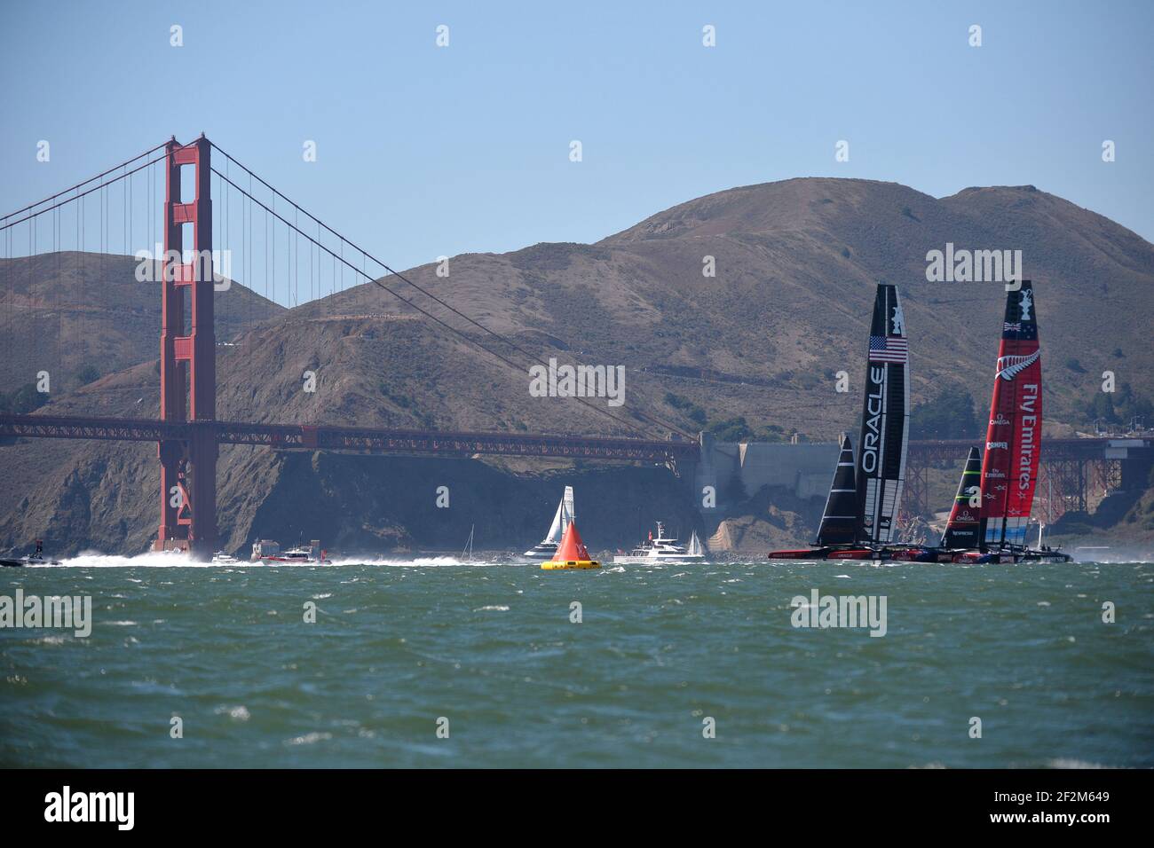 Defender Oracle Team USA e Challenger Emirates Team New Zealand iniziano la gara 9 il quinto giorno della America's Cup 34 a vela da San Francisco (West USA), 14 settembre 2013 - Foto : Christophe Favreau / DPPI - Foto Stock