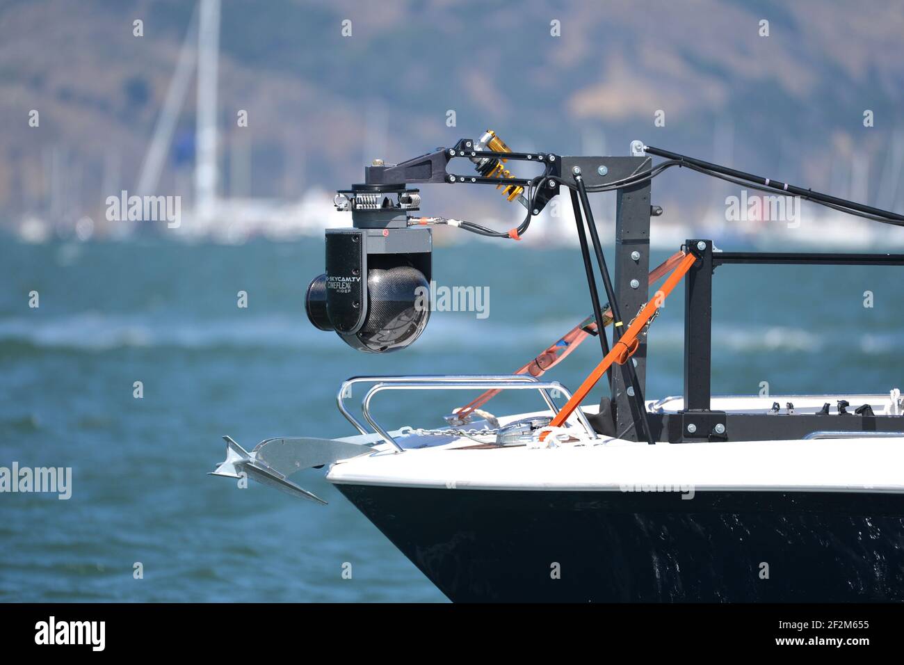 Illustrazione di una macchina fotografica a bordo di una barca di mezzi il giorno cinque della tazza 34 dell'America che vela fuori San Francisco (Stati Uniti occidentali), 14 settembre 2013 - Foto : Christophe Favreau / DPPI - Foto Stock