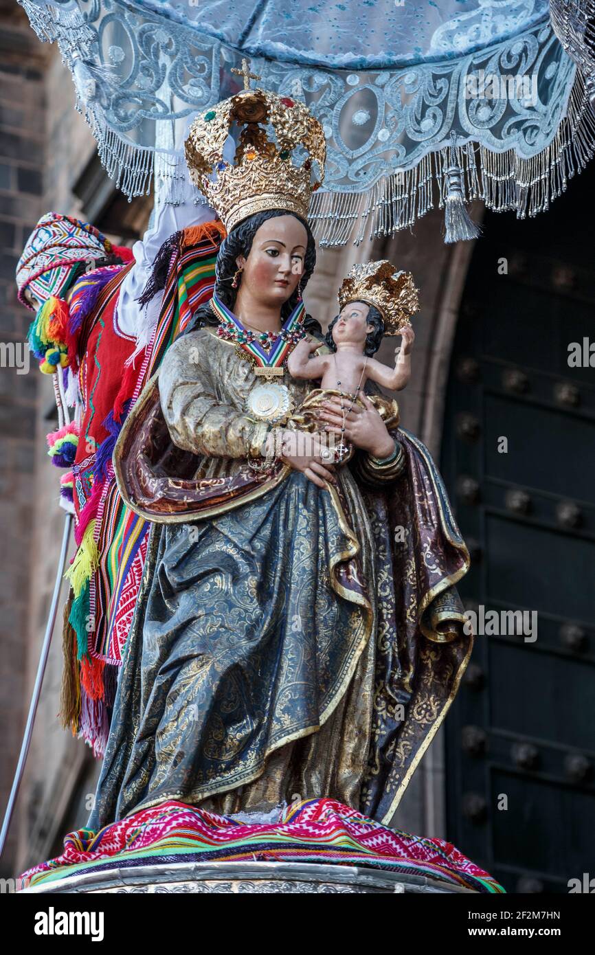 Virgen Natividad Real de Almudena (Natività reale Vergine dell'Almudena) Float, Cusco, Perù Foto Stock