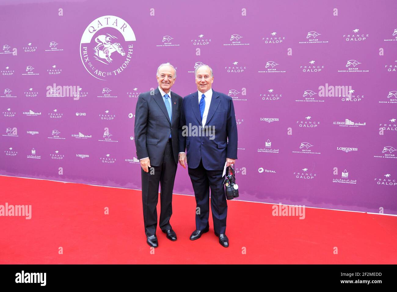 Bertrand Belingier, presidente della Francia Galop e il principe Karim al-Husayni Sayyid Karim Aga Khan IV ha chiamato, leader spirituale dei Nizari Ismaili durante il 93 Qatar Prix de l'Arc de Triomphe all'ippodromo di Longchamp il 05 ottobre 2014 a Parigi - Foto Christophe Bricot / DPPI Foto Stock