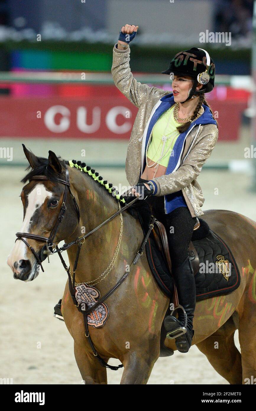 Charlotte Casiraghi in sella a Madison d Olgy durante il concorso stile e  competizione amade Paris Gucci Masters il 7 dicembre 2014 al Parc des  expositions di Parigi Nord Villepinte, Francia. Foto