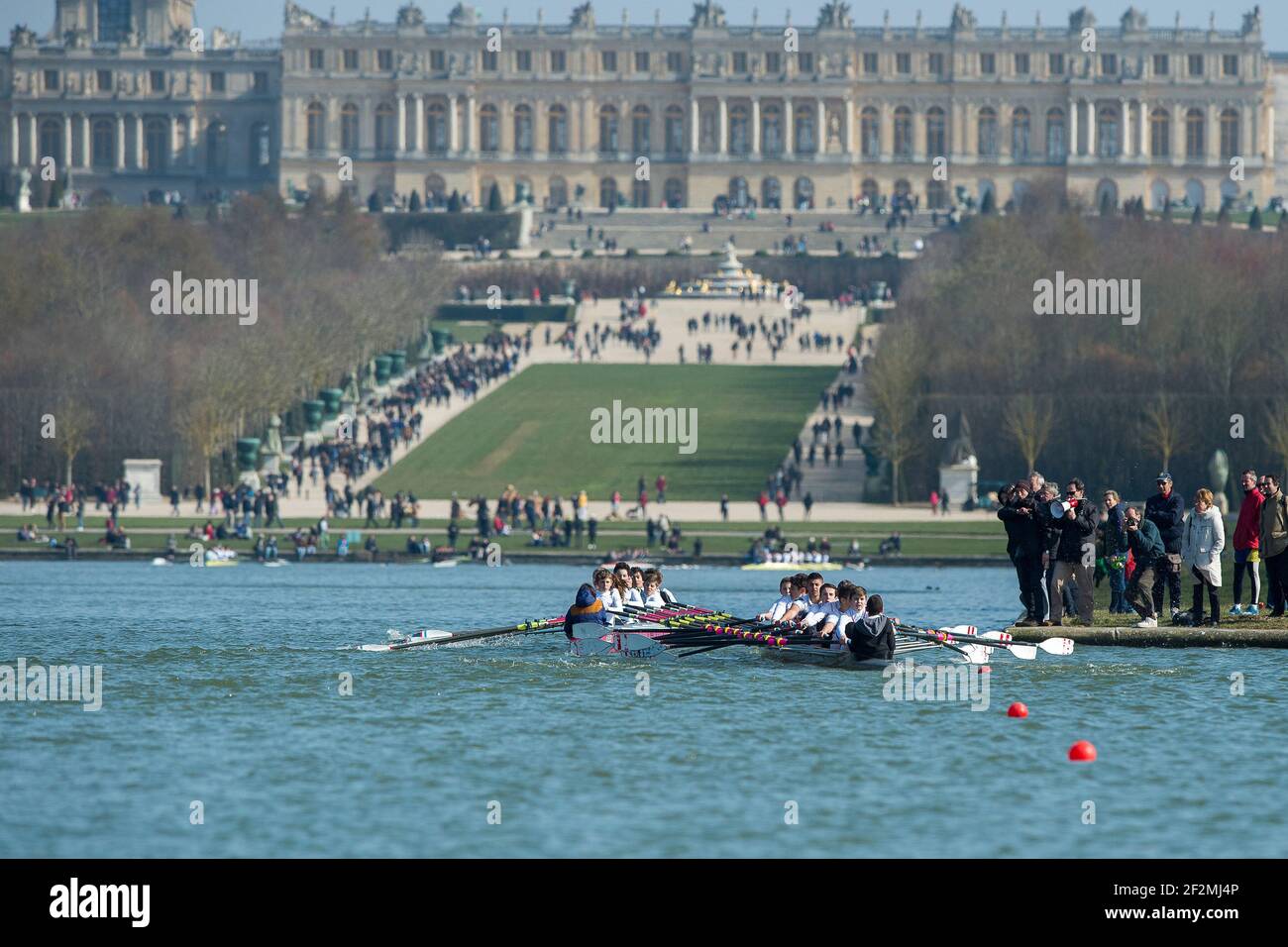 Illustrazione Rowing alla Regata tradizionale sul Canal Grande del Castello di Versailles il 13 marzo 2016, a Versailles, Francia - Foto Christophe Bricot / DPPI Foto Stock