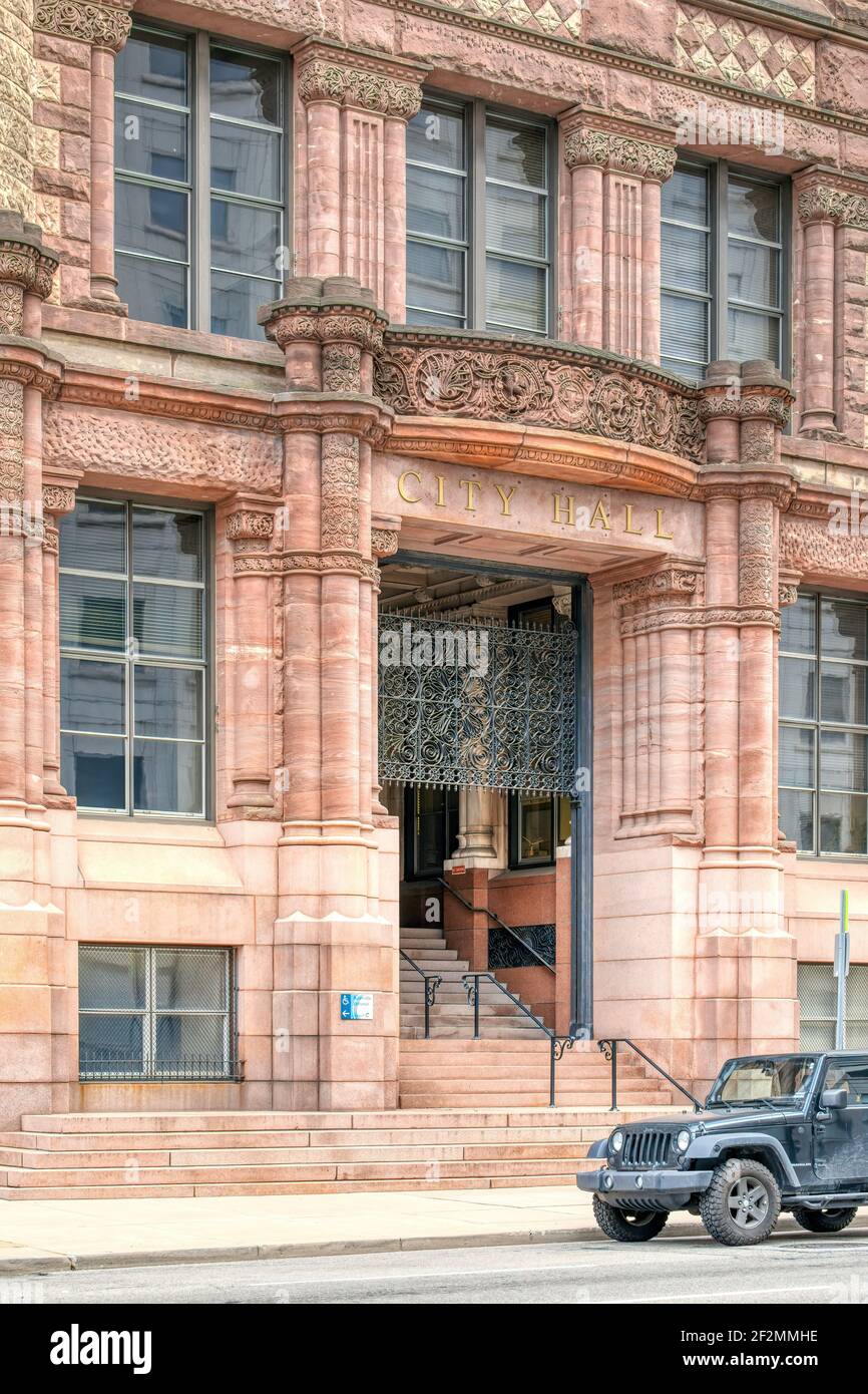 Il municipio di Cincinnati, sede del governo comunale, è stato costruito nel 1894 e progettato da Samuel Hannaford & Sons in stile romanico Richardson. Foto Stock