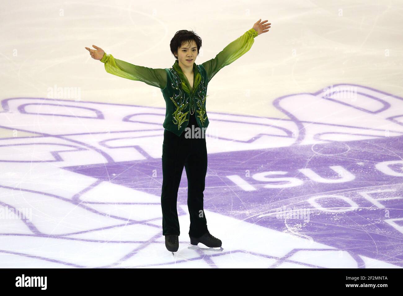 Shoma uno del Giappone compete durante il programma Men Free alla finale del Gran Premio di pattinaggio di figura ISU 2015-2016, al Centro Congressi di Barcellona, a Barcellona, in Spagna, il 12 dicembre 2015.Foto: Manuel Blondau/AOP.Press/Corbis Foto Stock
