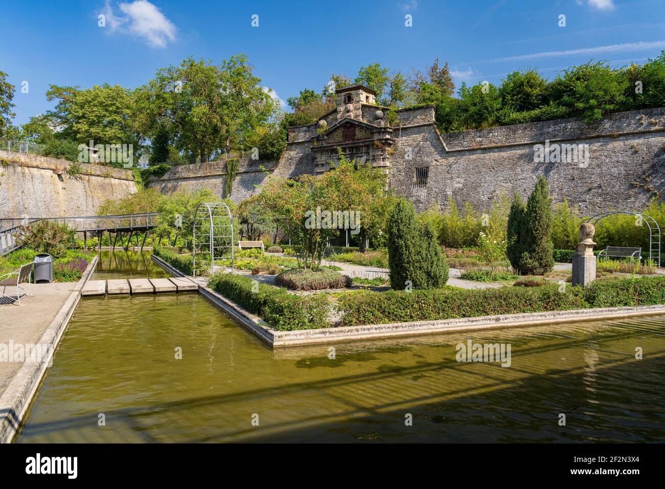 Vecchi giardini a Würzburg sotto la Fortezza di Marienberg, bassa Franconia, Franconia, Baviera, Germania Foto Stock