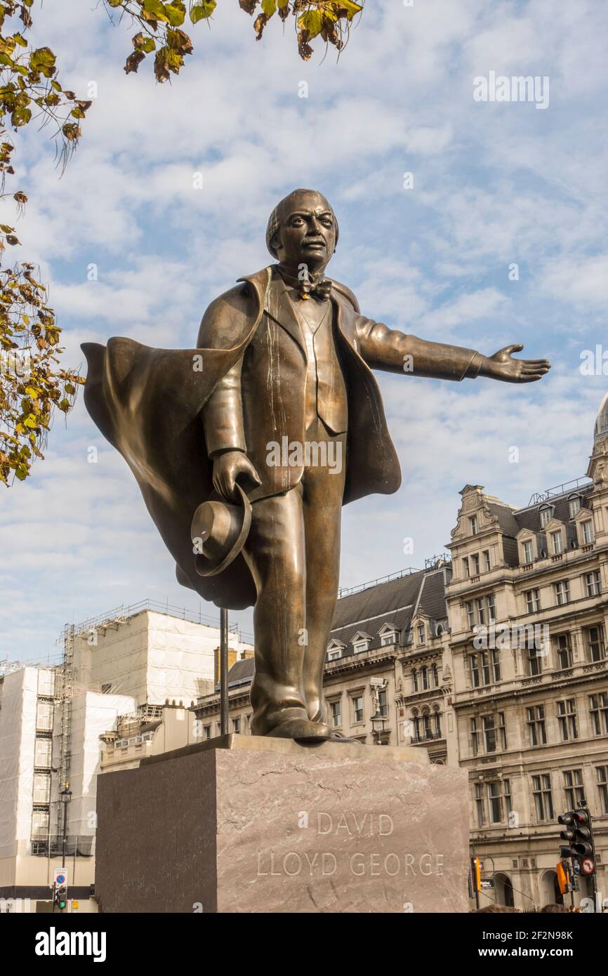 Statua di David Lloyd-George in Parliament Square Westminster London Foto Stock