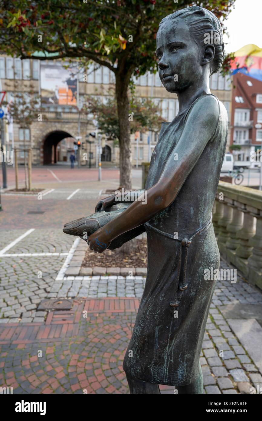 Germania, bassa Sassonia, Frisia orientale, Emden, Jantje Vis di Karl-Ludwig Böke pescatrice su Delft. Foto Stock