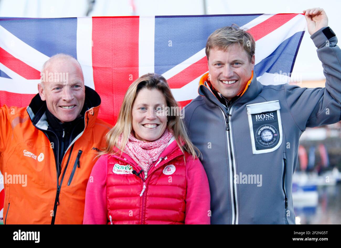 VELA - GARA MONDIALE - VENDEE GLOBE 2012/2013 - LES SABLES D'OLONNE (FRA) - 08/11/2012 - FOTO CHRISTOPHE LAUNAY / DPPI - SKIPPER INGLESI / ALEX THOMSON ( HUGO BOSS ) - MIKE GOLDING ( GAMESA ) E SAMANTHA DAVIES ( SAVEOL ) Foto Stock