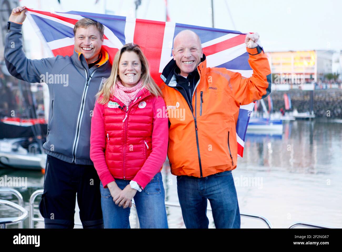 VELA - GARA MONDIALE - VENDEE GLOBE 2012/2013 - LES SABLES D'OLONNE (FRA) - 08/11/2012 - FOTO CHRISTOPHE LAUNAY / DPPI - SKIPPER INGLESI / ALEX THOMSON ( HUGO BOSS ) - MIKE GOLDING ( GAMESA ) E SAMANTHA DAVIES ( SAVEOL ) Foto Stock