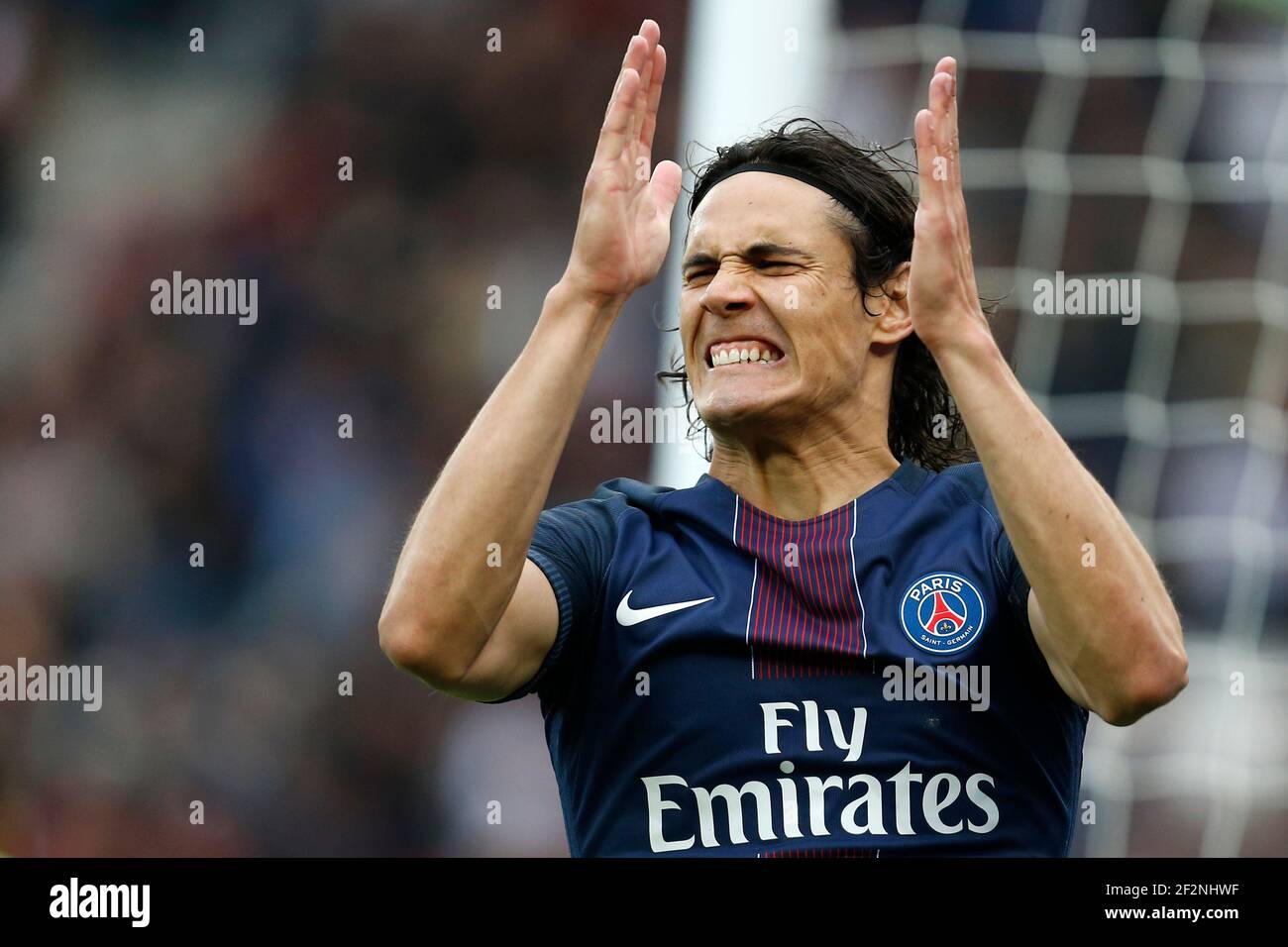 Edinson Cavani reagisce durante la partita di calcio francese L1 tra Parigi-Saint-Germain e Montpellier allo stadio Parc des Princes di Parigi, Francia, il 22 aprile 2017 - Foto Benjamin Cremel / DPPI Foto Stock