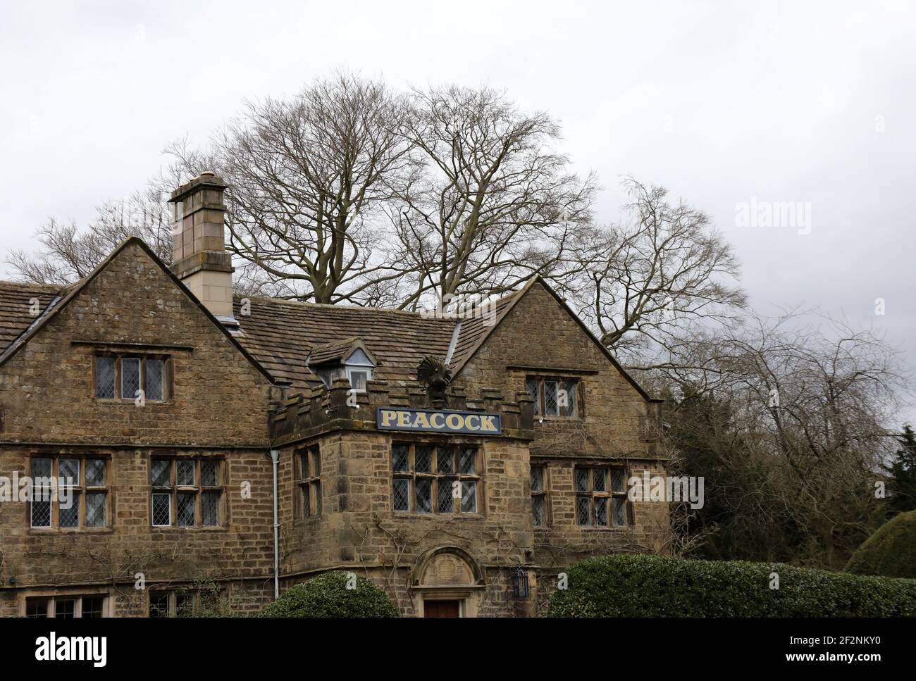 Il Seicento Peacock Hotel a Rowsley nel Derbyshire Foto Stock