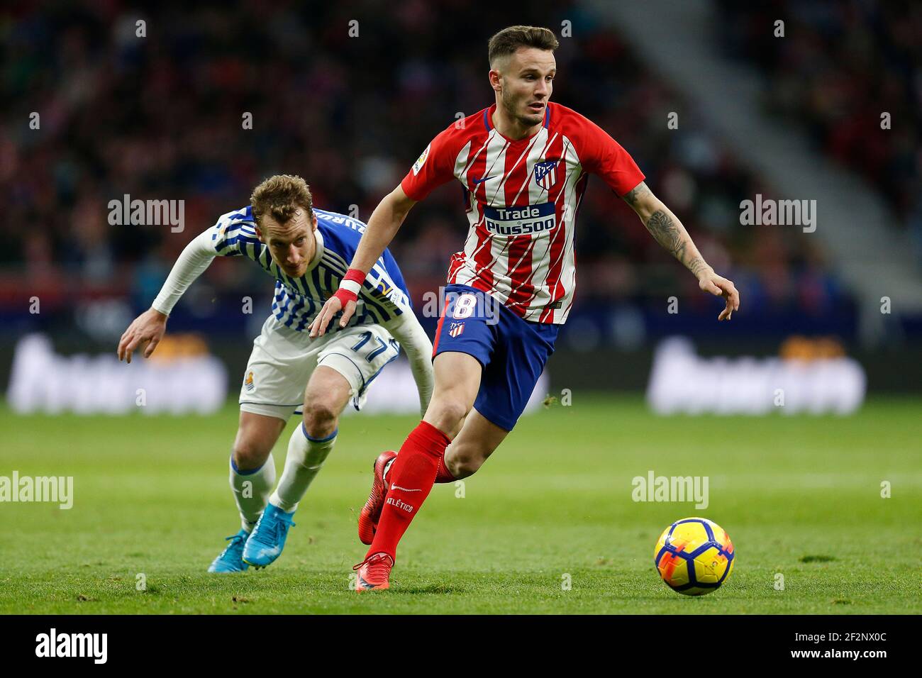 Il centrocampista spagnolo dell'Atletico Madrid Saul Niguez corre con la palla durante la partita di calcio Liga tra Atletico de Madrid e Real Sociedad il 2 dicembre 2017 allo stadio Wanda Metropolitano di Madrid, Spagna - Foto Benjamin Cremel / DPPI Foto Stock