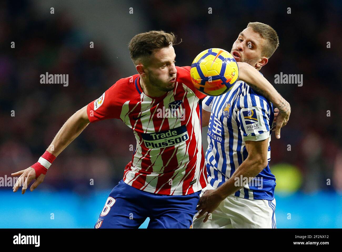 Il centrocampista spagnolo dell'Atletico Madrid Saul Niguez vies per la palla durante la partita di calcio Liga tra Atletico de Madrid e Real Sociedad il 2 dicembre 2017 allo stadio Wanda Metropolitano di Madrid, Spagna - Foto Benjamin Cremel / DPPI Foto Stock