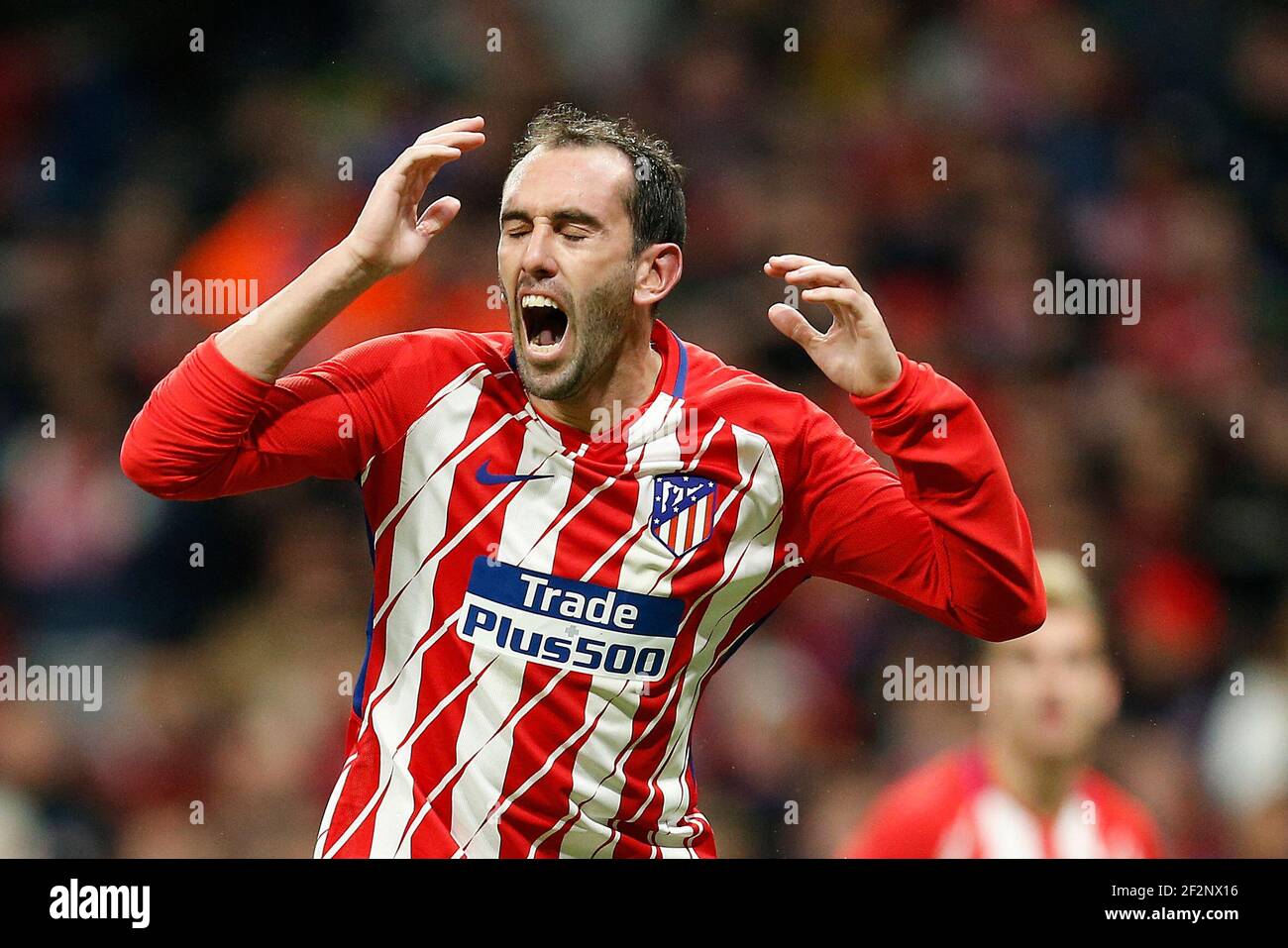 Diego Godin, difensore uruguaiano dell'Atletico Madrid, gesti durante la  partita di calcio Liga tra Atletico de Madrid e Real Sociedad il 2 dicembre  2017 allo stadio Wanda Metropolitano di Madrid, Spagna -