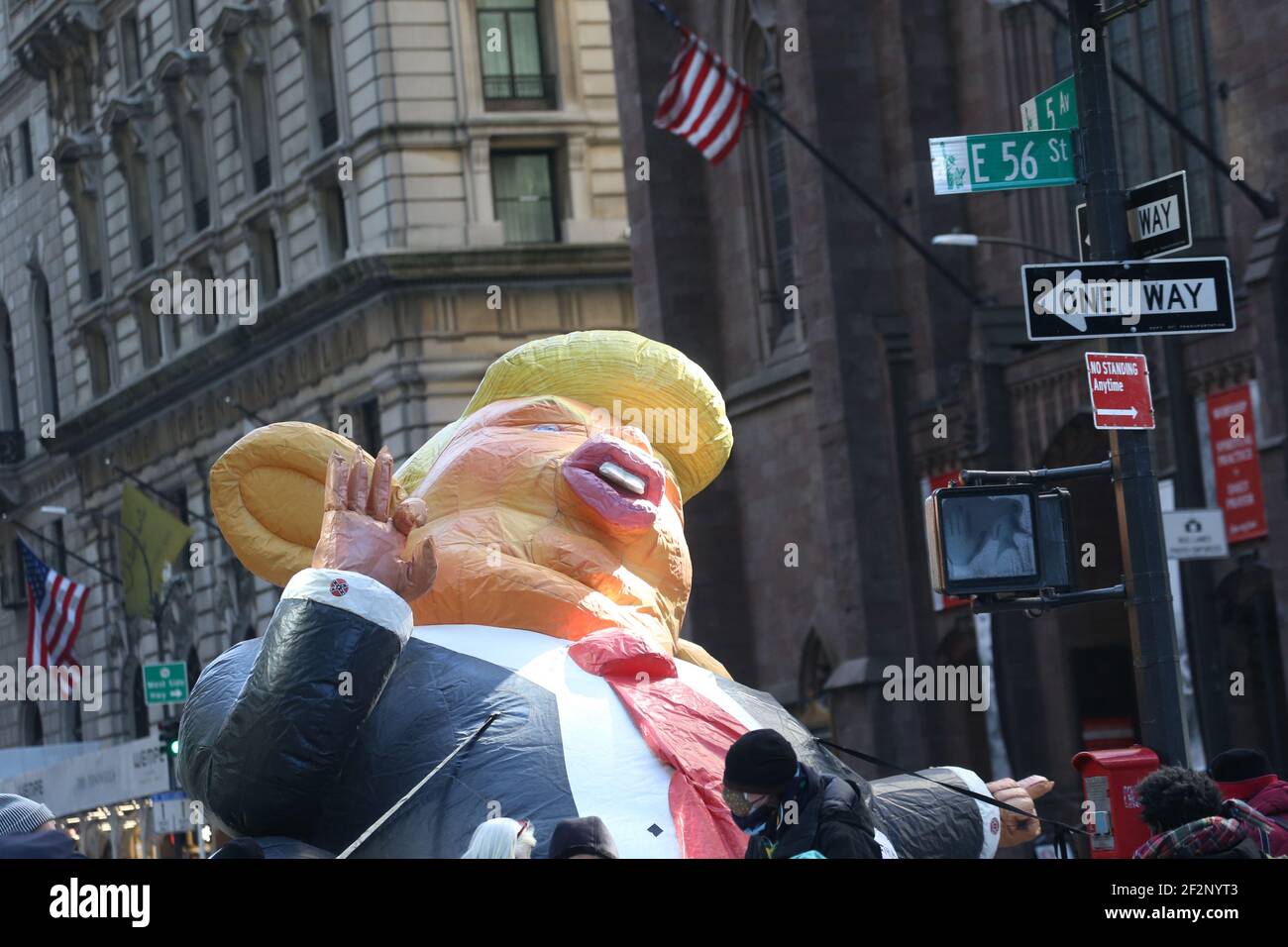 Large Inflatable Donald Trump, usato in una protesta anti-trump sulla 5th Avenue a New York City Foto Stock