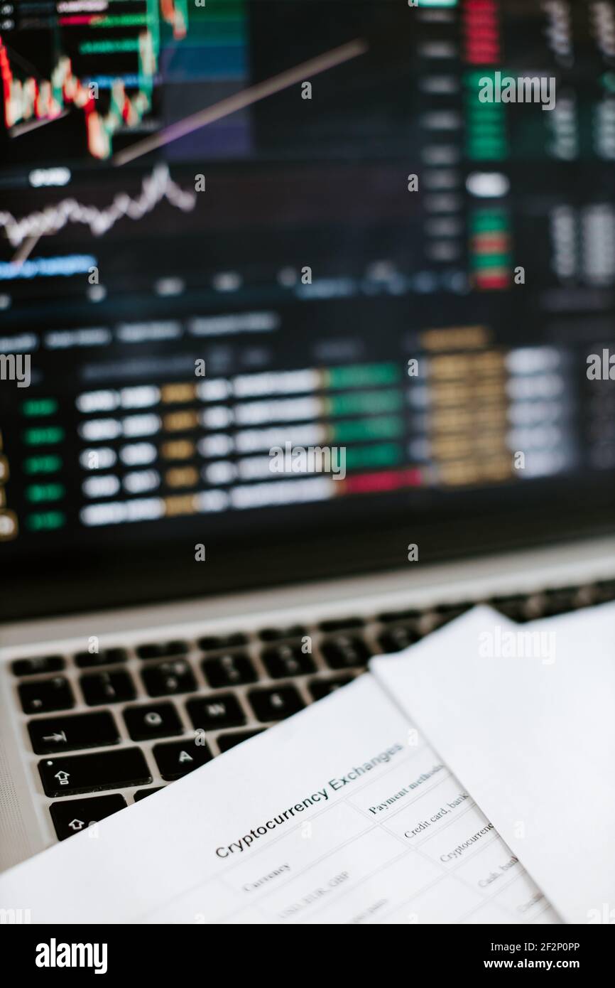 crypto valuta exchange list con piattaforma di trading background Foto Stock