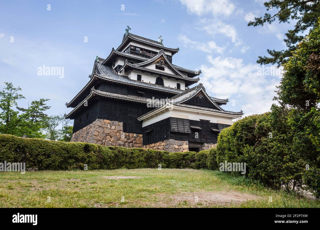 Vista di Matsue-jo o del castello di Matsue, uno storico castello in legno nella città di Matsue, nella prefettura di Shimane nel Giappone occidentale. Foto Stock