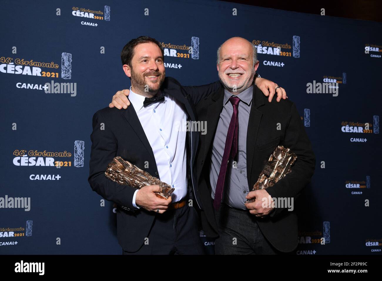 Aurel (L) e Serge Lalou (R) si mettono in posa con il premio Best Animation Feature Cesar per il film 'Josep' durante la 46° edizione del Cesar Film Awards, che si terrà il 12 marzo 2021 all'Olympia di Parigi. Foto di Pascal le Segretine/piscina/ABACAPRESS.COM Foto Stock