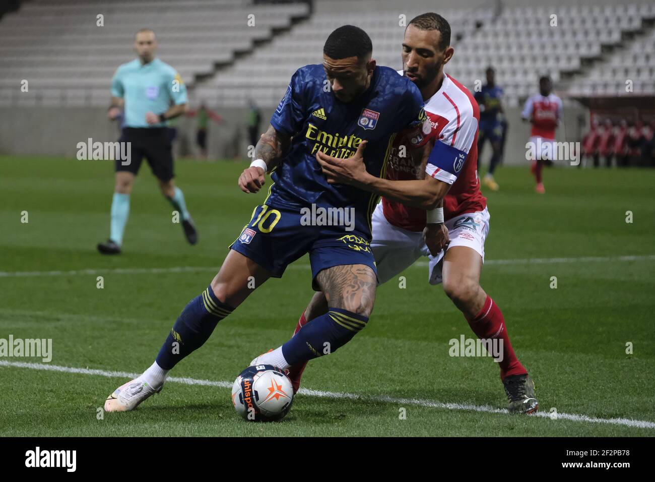 Reims, Marne, Francia. 12 marzo 2021. Lyon Striker MEMPHIS DEPAY in azione durante il campionato francese di calcio Ligue 1 Uber mangia Stade de Reims contro Olympique Lyonnais allo stadio Auguste Delaune - Reims.Drawn match 1:1 Credit: Pierre Stevenin/ZUMA Wire/Alamy Live News Foto Stock