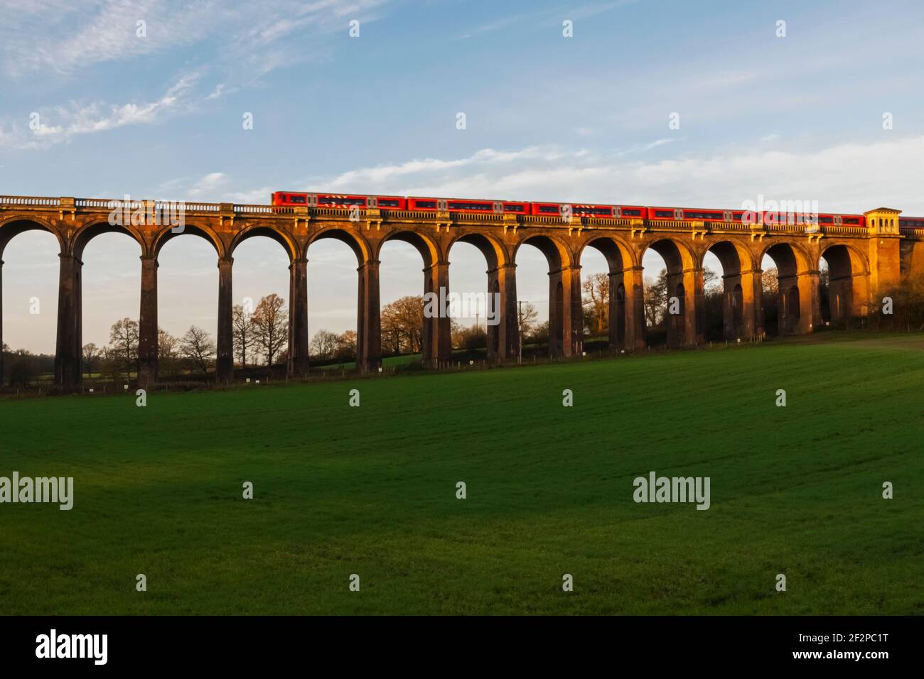 Inghilterra, East Sussex, Balcombe, il viadotto ferroviario vittoriano aka Ouse Valley Viadotto sulla Londra a Brighton Railway Foto Stock