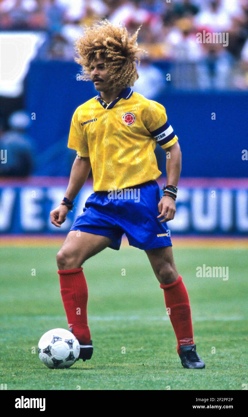 Ex calciatore colombiano Carlos Valderamma in una squadra nazionale corrispondenza Foto Stock