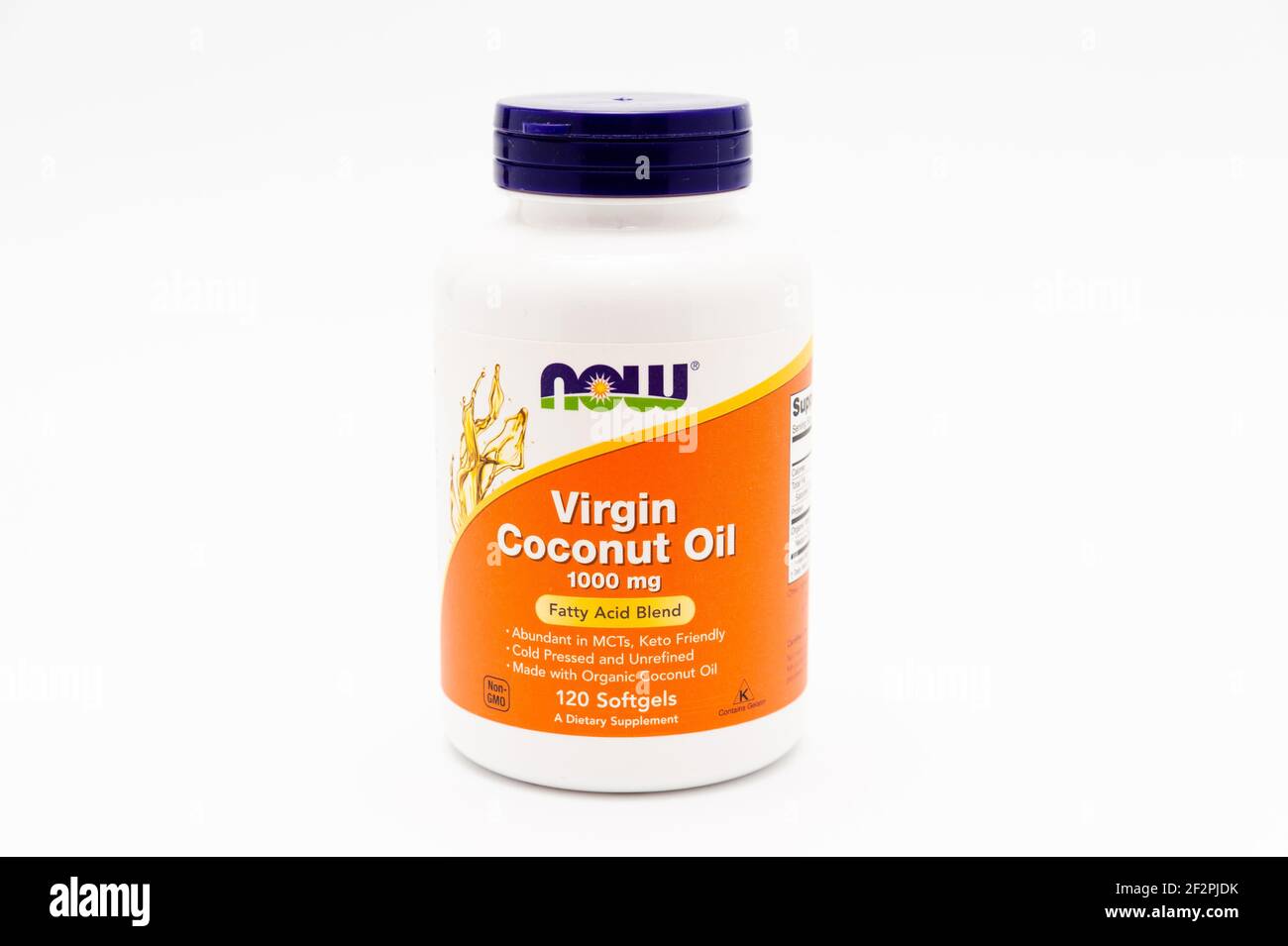 Fuji City, Shizuoka-Ken, Giappone - 7 Novembre 2020: Now Foods - Virgin Coconut Oil 1000 mg 120 Softgels isolato su sfondo bianco. Foto Stock