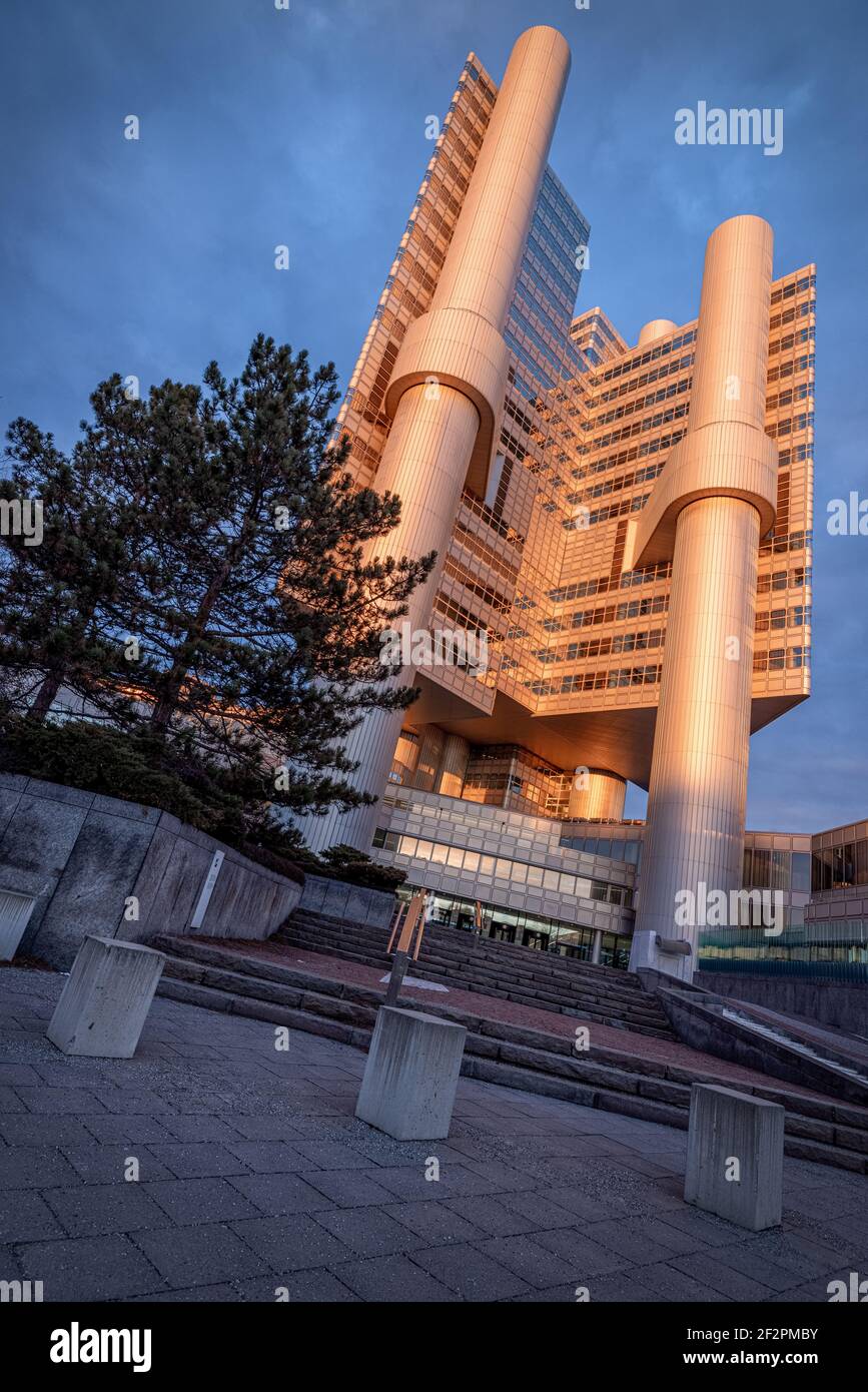 HypoVereinsbank grattacielo come il sole tramonta Foto Stock