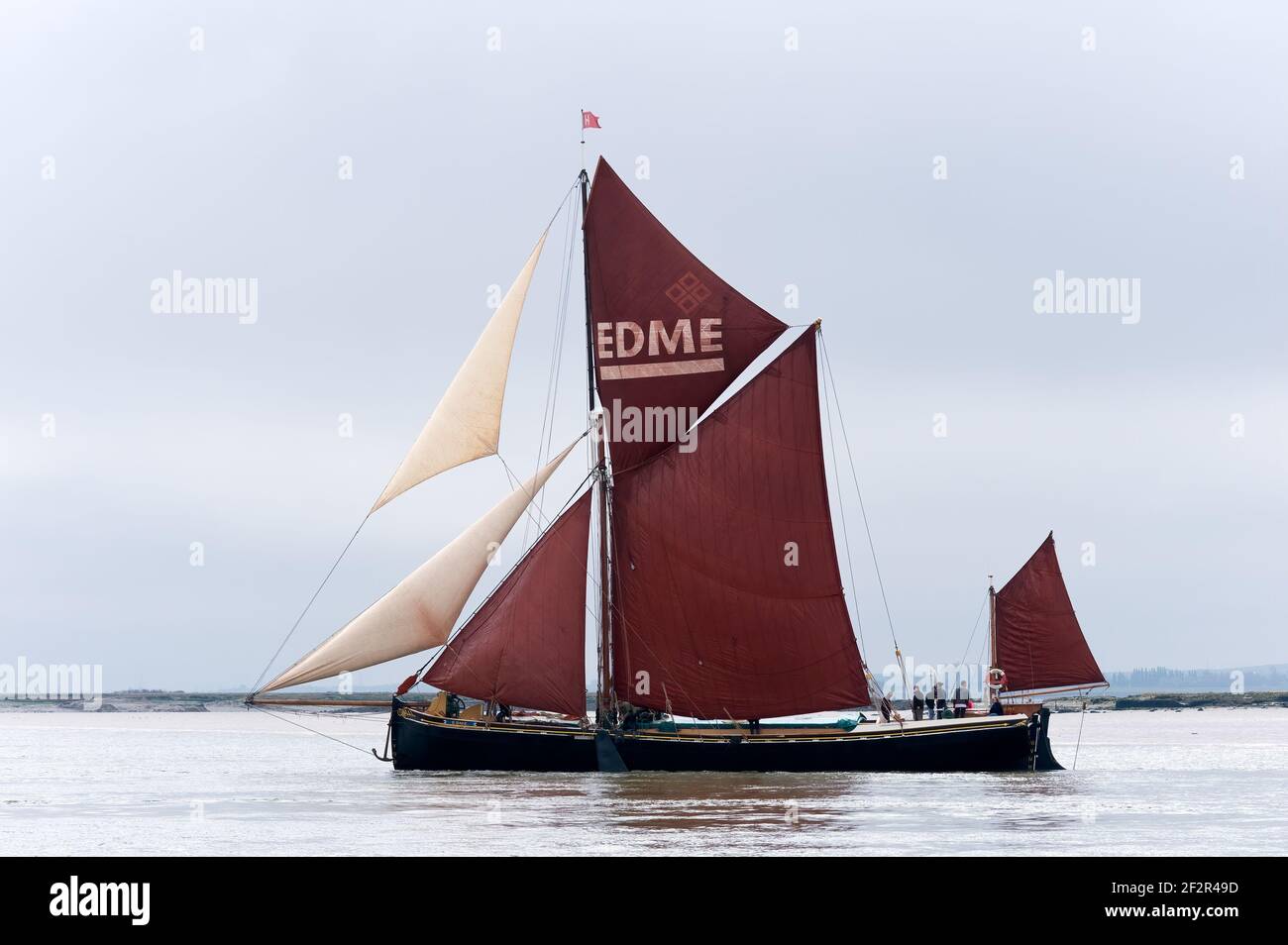 CHATHAM, KENT, UK - 22 MAGGIO 2010: Tradizionale chiatta da vela Tamigi "Edme" durante la corsa Medway Barge 2010 Foto Stock