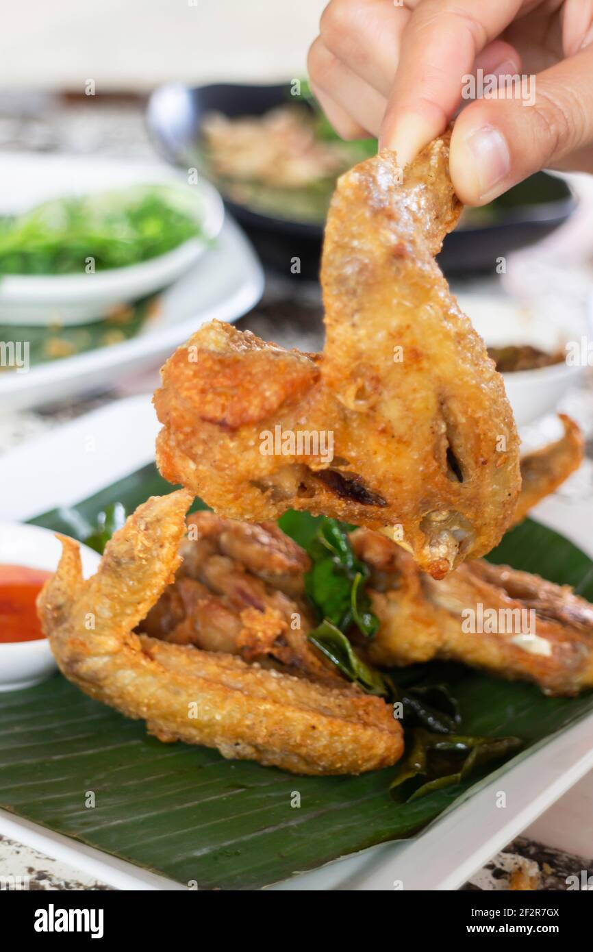 Ali di pollo piccanti fritte in profondità, foto di stock Foto Stock