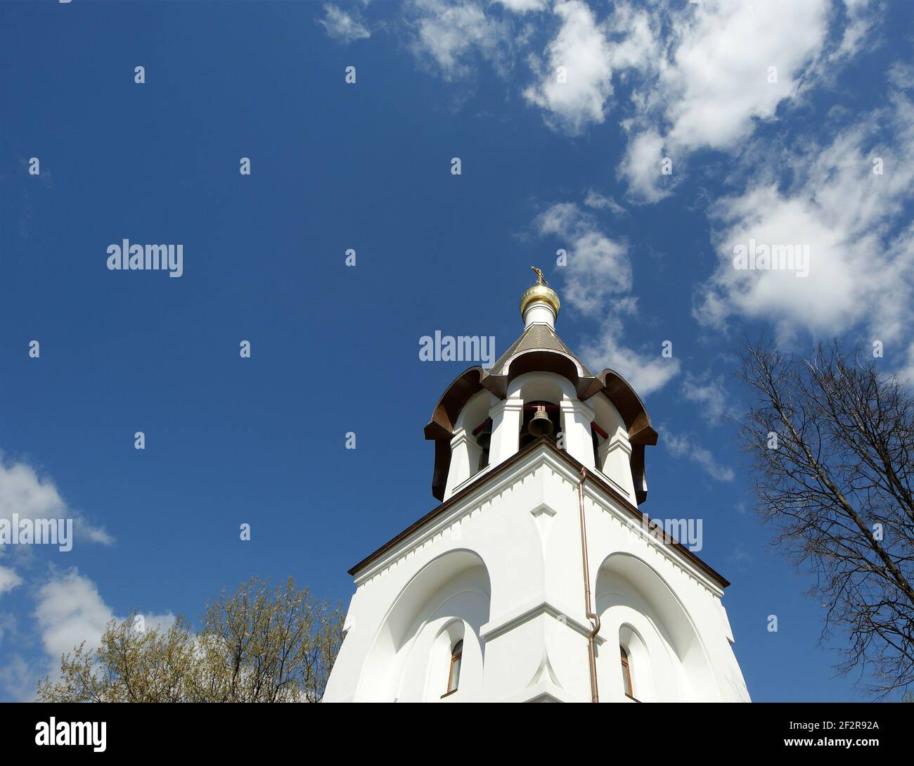 Il campanile della Chiesa Ortodossa. Mosca, Russia. Santuario di Santa Eufrosina (nel mondo Eudoxia), Granduchessa di Mosca Foto Stock