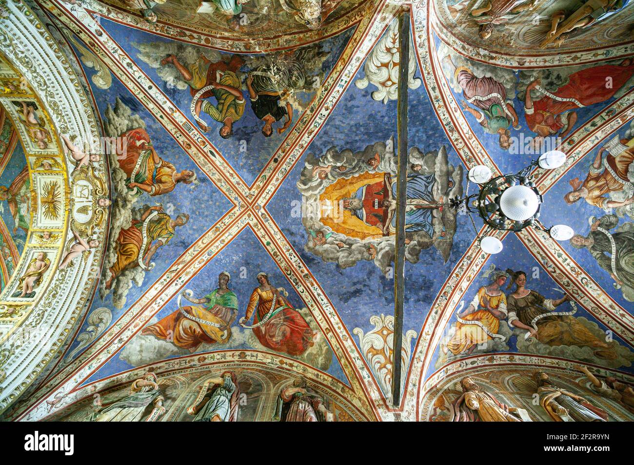 Affreschi sul soffitto dell'Oratorio di Santa Maria delle grazie ad Alanno. Provincia di Pescara, Abruzzo, Italia Foto Stock